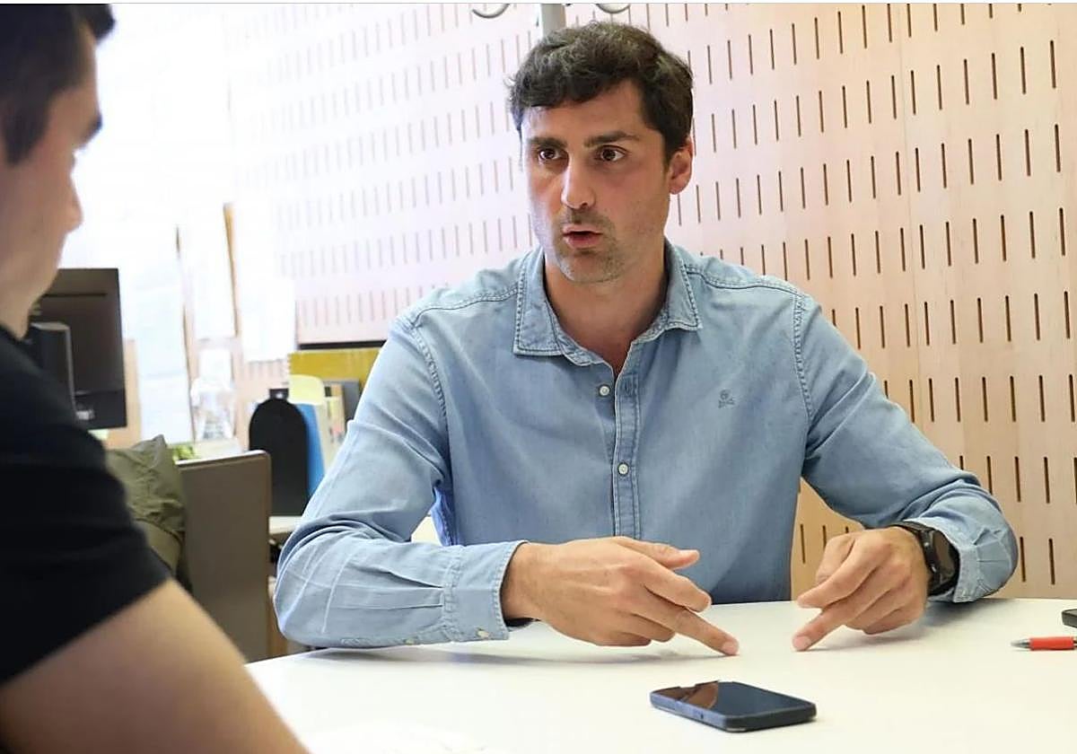 Mike Lezama, durante una entrevista.