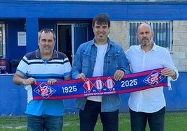 Aitor Zulaika, flanqueado por Edu Abad y Jabi Luaces.