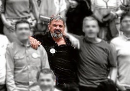 La última foto pública de Joseba Antxon Alonso Egurrola, señalado con un círculo, durante la celebración de la quintada de 1965 en Elgoibar el pasado 24 de mayo.