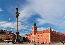 Castillo Real y Columna de Segismundo en el barrio viejo de Varsovia.
