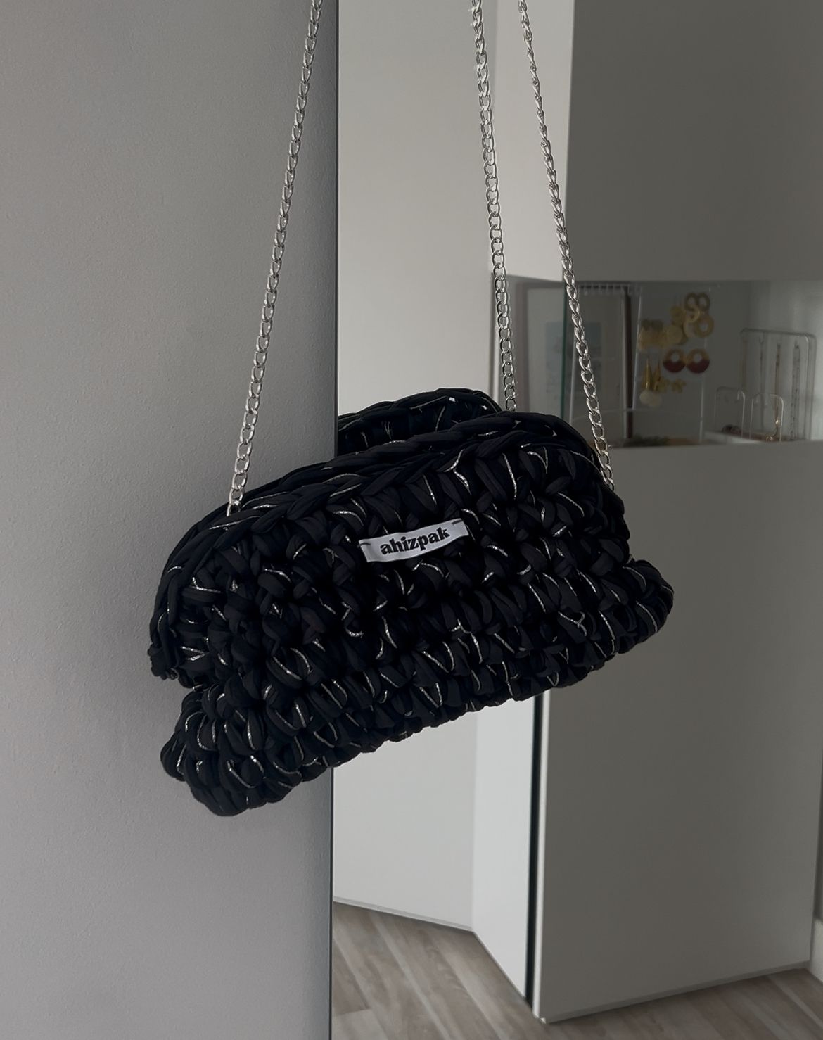 De Villarcayo a Granada: los bolsos coloridos de dos hermanas bilbaínas que triunfan en Instagram