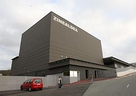 Centro Zinealdia. en un polígono de Oiartzun.