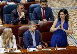 La presidenta de la Comunidad de Madrid, Isabel Díaz Ayuso, interviene durante el pleno celebrado este jueves en la Asamblea de Madrid.
