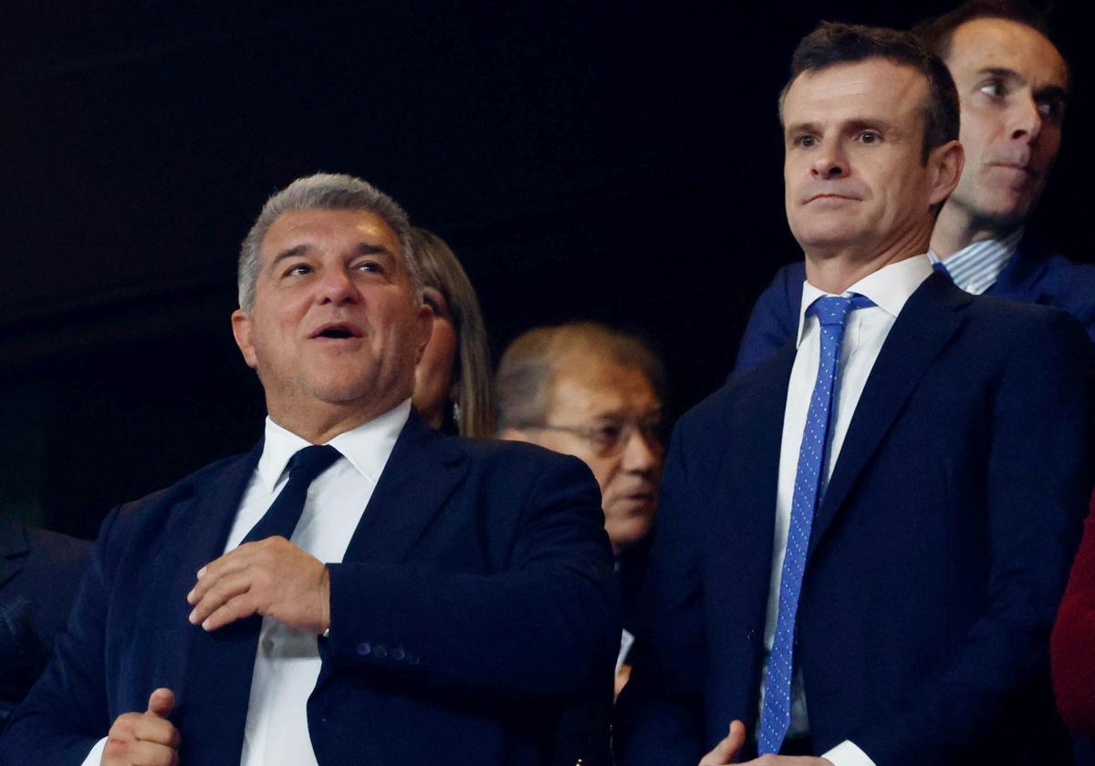 Joan Laporta y Jon Uriarte en el palco de San Mamés en el último partido de Liga.