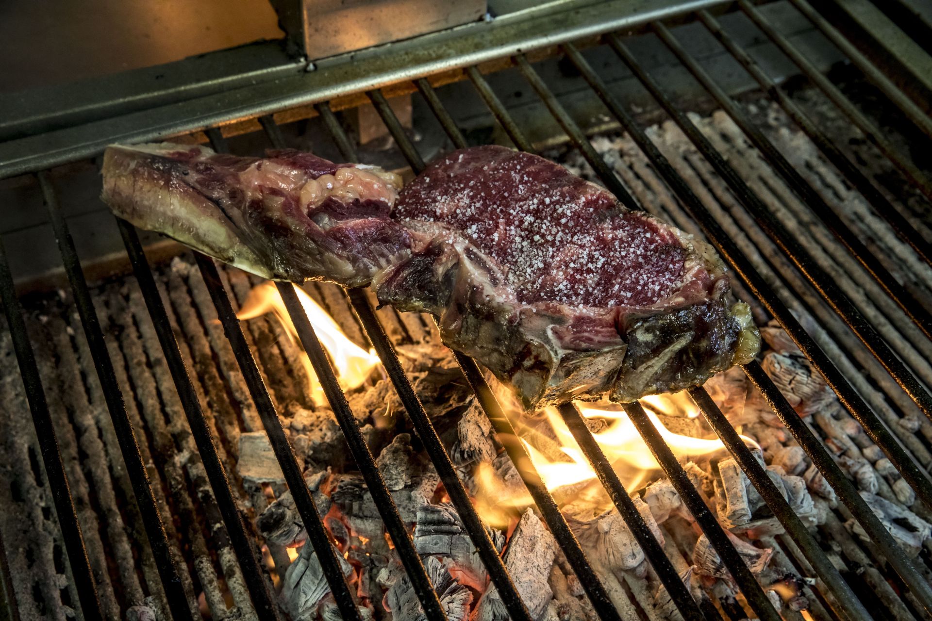 Cuánto cuesta, qué se come y cómo reservar en el Asador Etxebarri, el segundo mejor restaurante del mundo