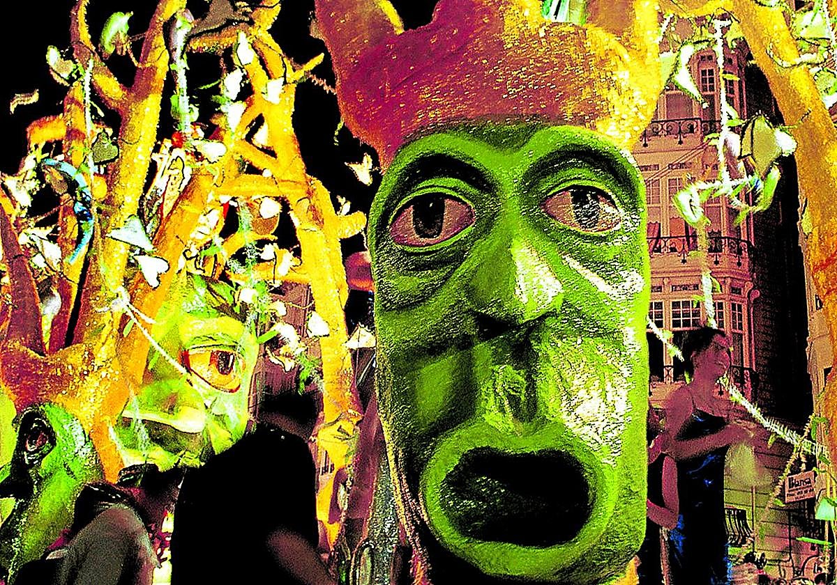 Las carrozas son un ingrediente esencial de las fiestas de Castro y el Coso Blanco, su seña de identidad.