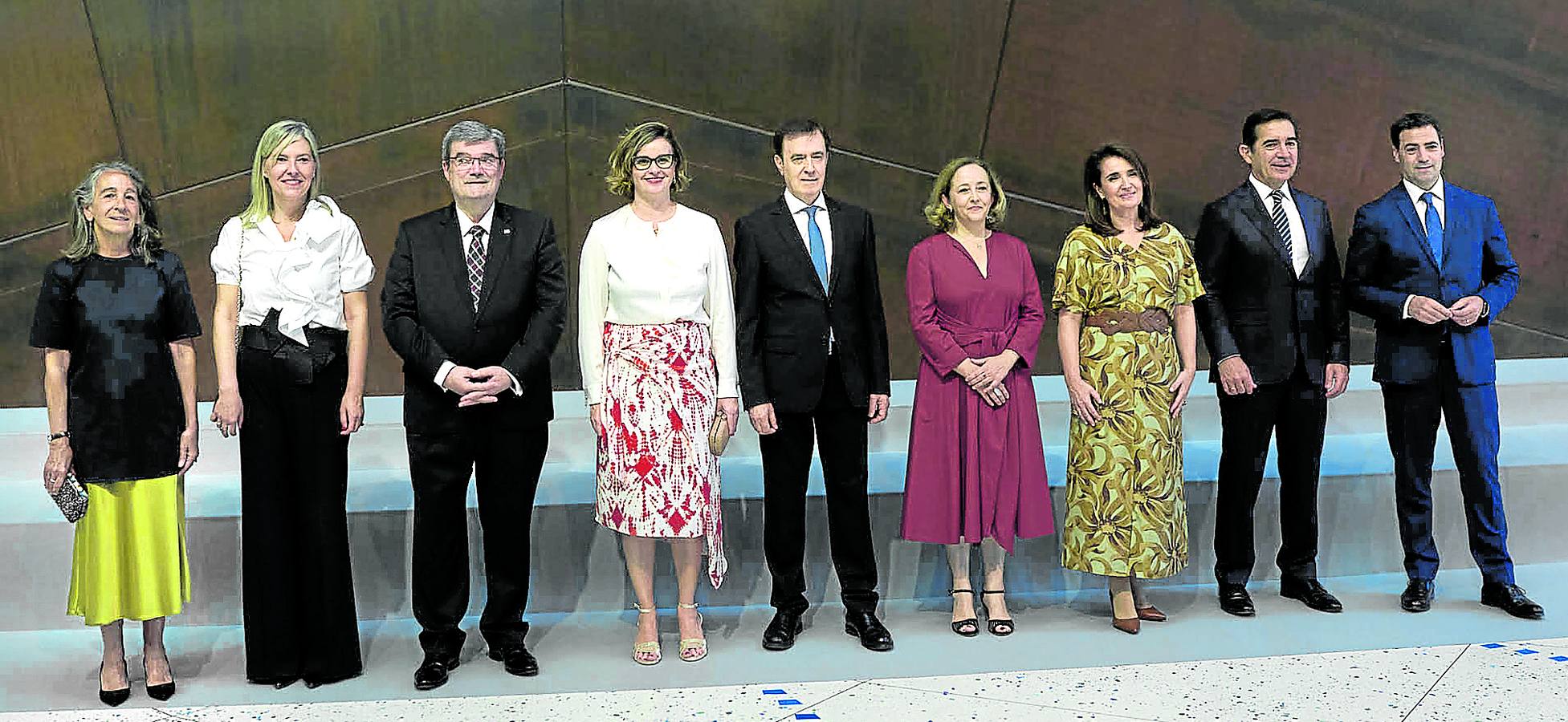Marisol Garmendia, Ana Otadui, Juan Mari Aburto, Elixabete Etxanobe, Rafael Pardo, Eloísa del Pino, Mireya Uribeetxebarria, Carlos Torres Vila e Imanol Pradales.
