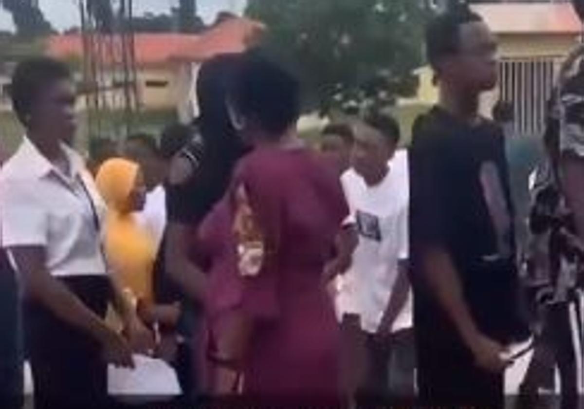 «Sin sujetador, no hay examen»: el escándalo del código de vestimenta en Nigeria