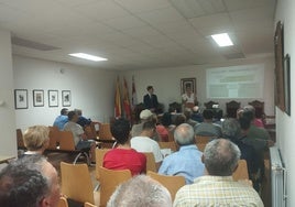 La reunión de ayer congregó a medio centenar de afectados.