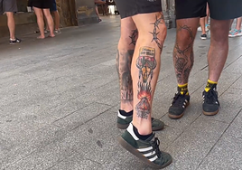 Vitoria se convierte en el escaparate del mejor complemento del rock: los tatuajes