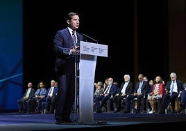 El presidente del BBVA, Carlos Torres Vila, durante la ceremonia de ayer en el Palacio Euskalduna.