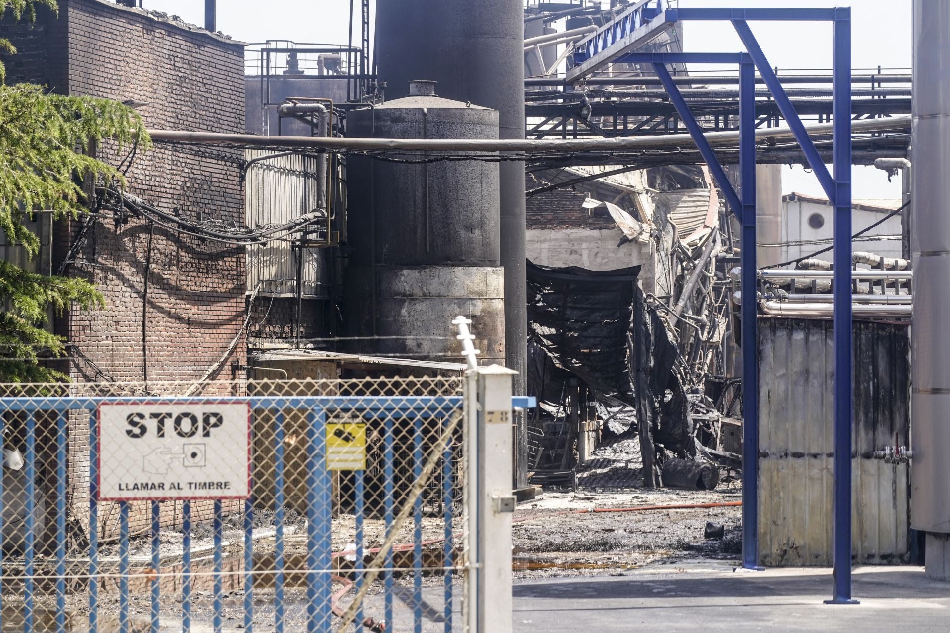 Así ha quedado la fábrica de LEA tras el incendio