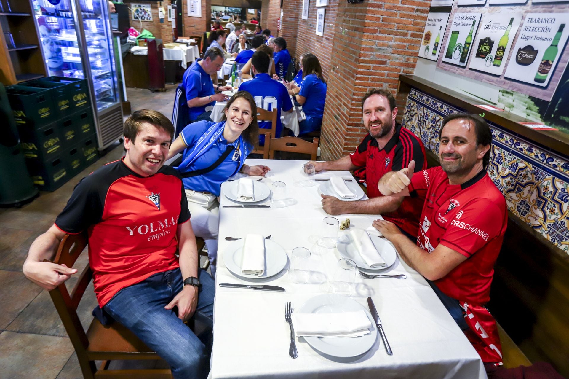 La marea rojilla desembarca en Oviedo