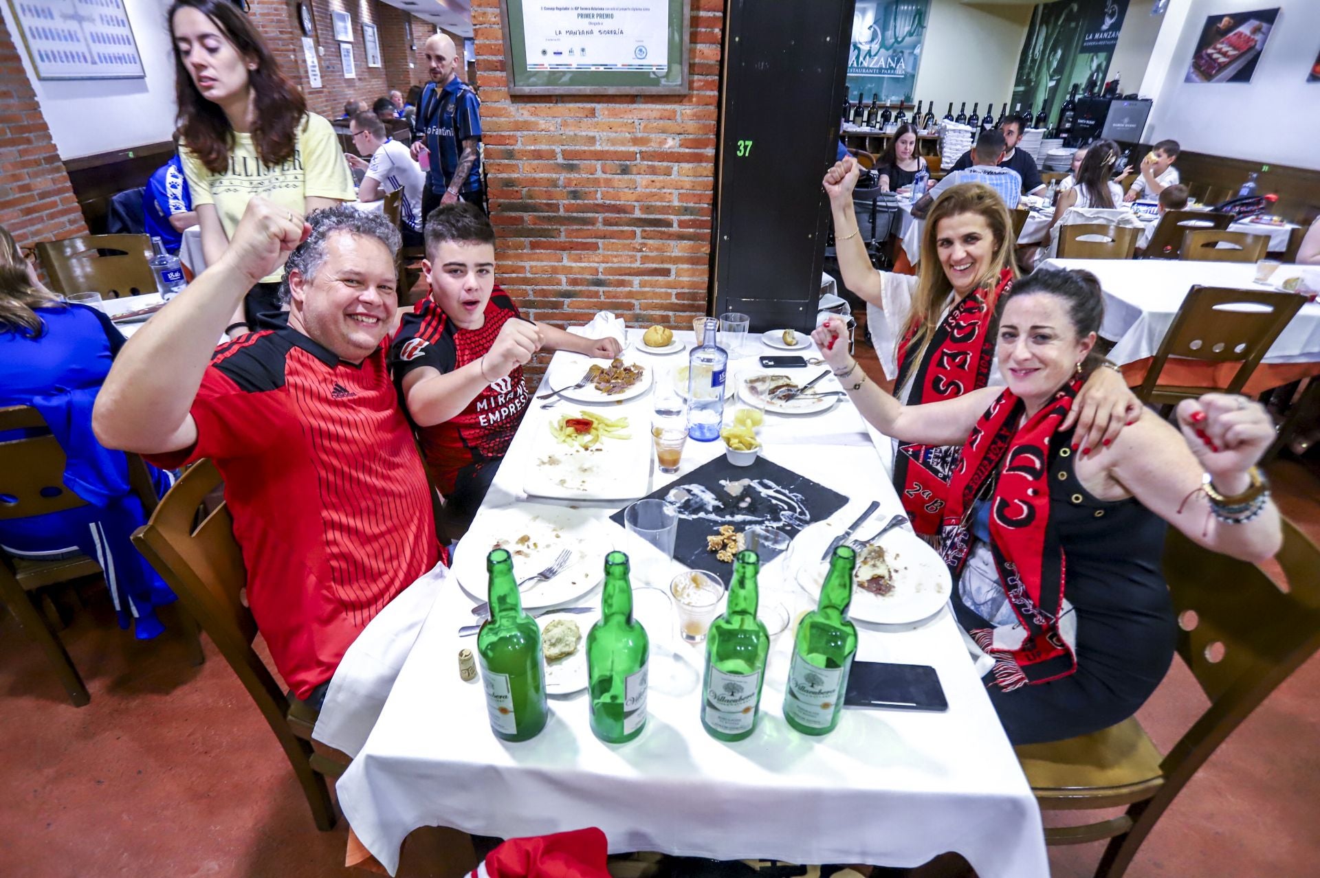 La marea rojilla desembarca en Oviedo