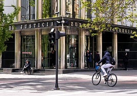 Pena de cárcel para la exsecretaria de la Federación Alavesa de ciclismo por apropiación indebida de más de 200.000 euros