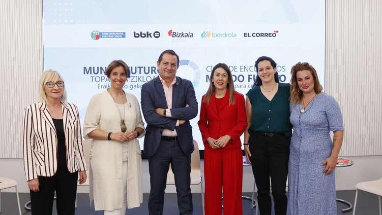 De izquierda a derecha, Lourdes Aedo (directora de 'Jantour' y moderadora del coloquio), Maitane Leizaola, Rogelio Pozo, Nora Sarasola, Edurne García Arrieta y Nerea Irazabal.