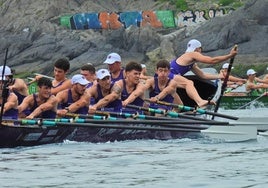 La 'Sotera' santurtziarra realiza la segunda ciaboga en el Campeonato de Euskadi disputado en Bermeo.
