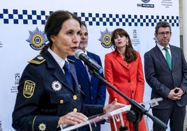 La excomisaria Marian Vidaurre habla ante José Antonio Haro, Maider Etxebarria e Iñaki Gurtubai.