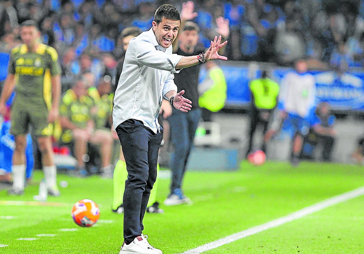 Alessio Lisci dirigió por última vez al Mirandés en el estadio Carlos Tartiere.