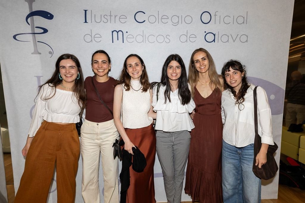 Marta Carrera, Uxue Etxeberria, Sara Caballero, Uxue Altuna, Mathilde Ramírez y Judith Espitia.