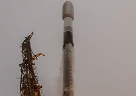 Momento del despegue del cohete Falcon 9 con los satélites de AVS a bordo
