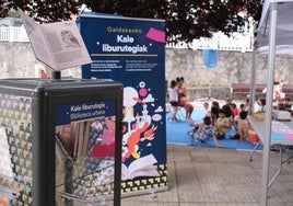 Vista de una de las bibliotecas urbanas instaladas en Galdakao.