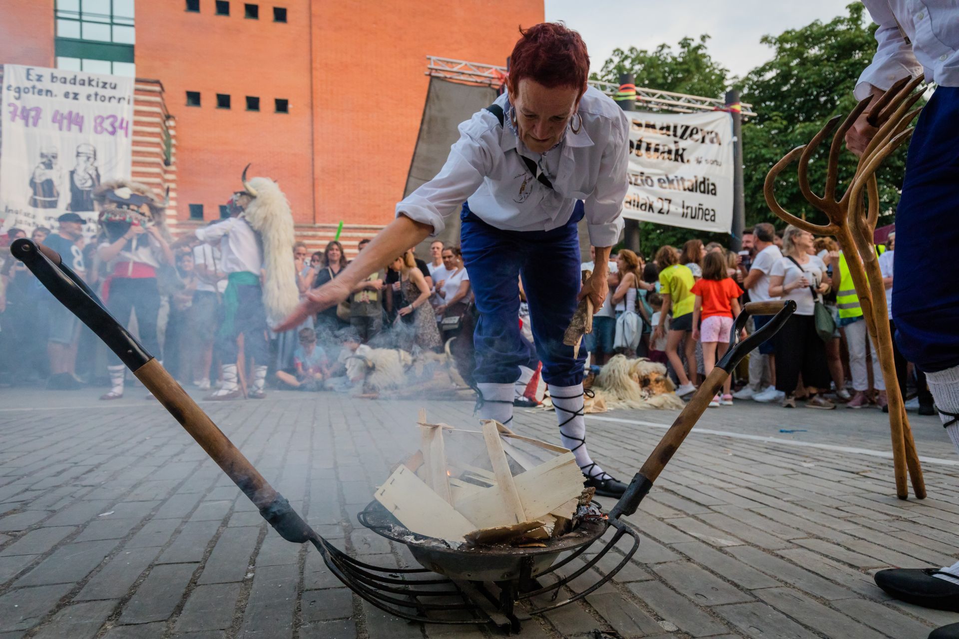 Las imágenes de las hogueras de San Juan en Vitoria