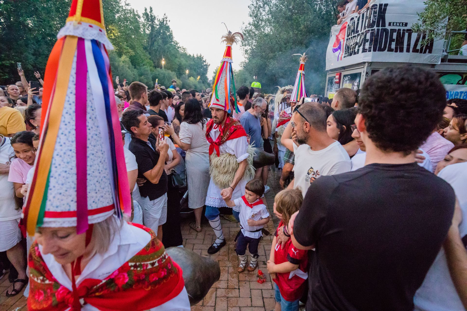 Las imágenes de las hogueras de San Juan en Vitoria