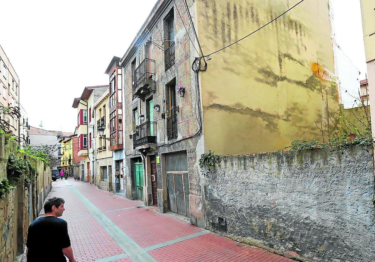 El colectivo apuesta por ir recuperando locales y hacer atractiva la zona para residir.