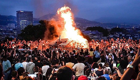 Bizkaia disfruta 'a fuego' de la noche más mágica