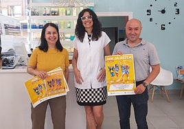 Esther Magaz, presidenta de ABK; Inmaculada Mínguez, comerciante, y David Solla, presidente de Inguralde.