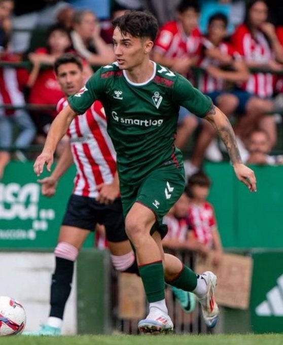 El ermuarra Eric Pérez, que ha jugado cedido en el Alcorcón y Amorebieta, apunta ahora a jugar a préstamo en el Barakaldo.