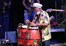 Burning Spear tocó a menudo las congas.