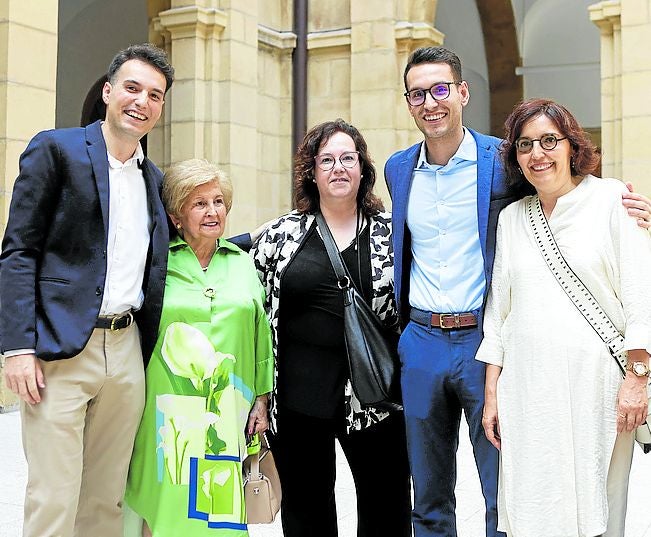 Ander Eguíluz, María Luisa Morán, Beatriz Castañeira, Josu Eguíluz y Ana Isabel Cámara.