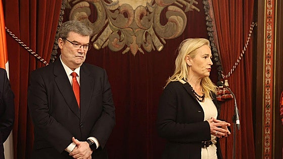 Choque entre Aburto y la concejala del PP, Esther Martínez, por los manteros: «No mienta, sabe que cada día hay operativos policiales»
