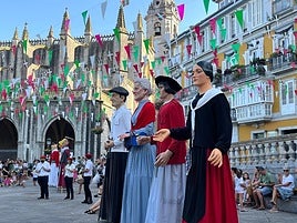 Los gigantes se reunirán en la plaza para participar en un pasacalles conjunto en Lekeitio.