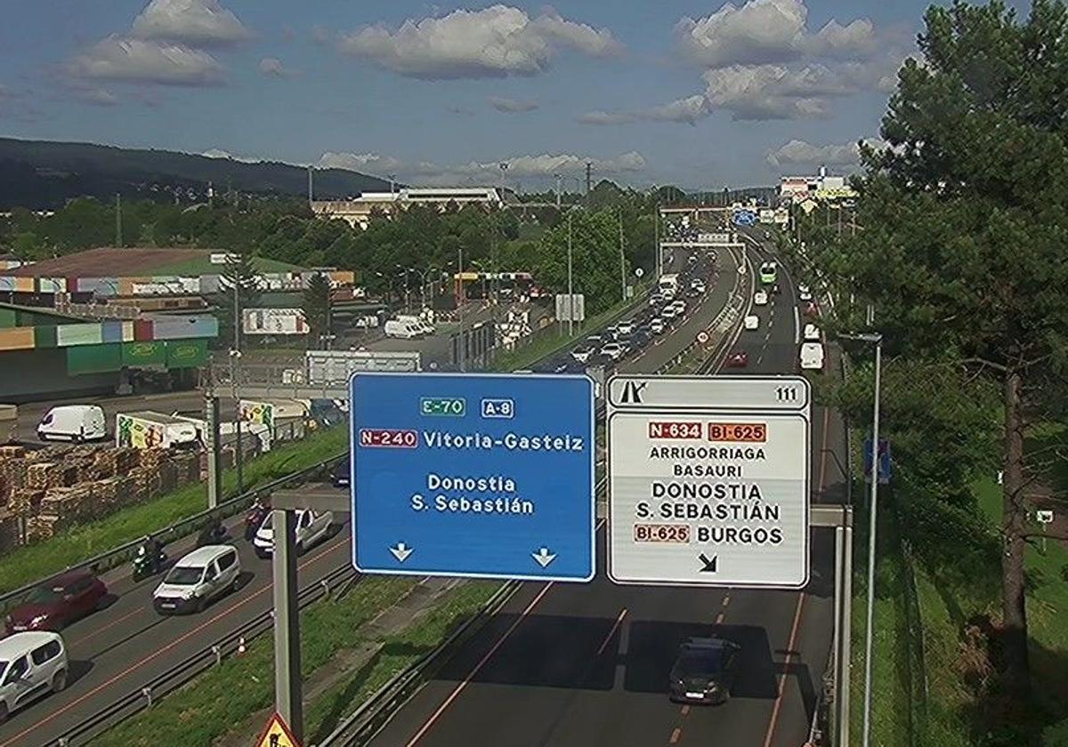 Finalizan las retenciones en la A-8 en Malmasín hacia Cantabria por un accidente entre cuatro vehículos