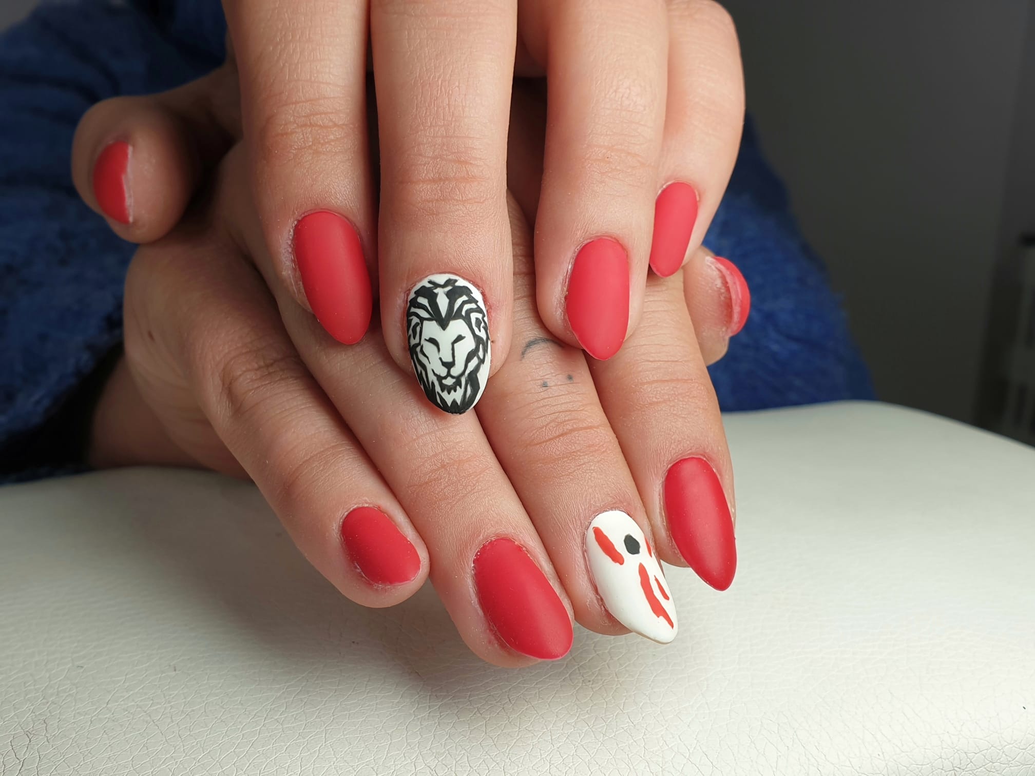 La artista de uñas con lista de espera: Jessy revoluciona Santutxu con sus diseños únicos
