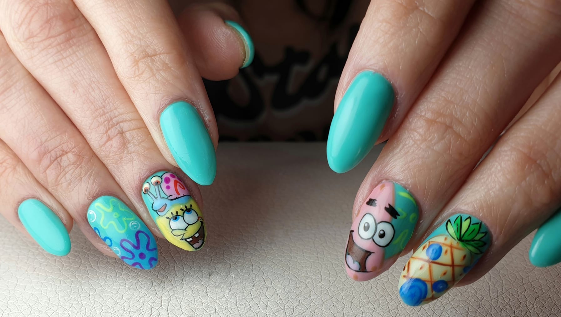 La artista de uñas con lista de espera: Jessy revoluciona Santutxu con sus diseños únicos