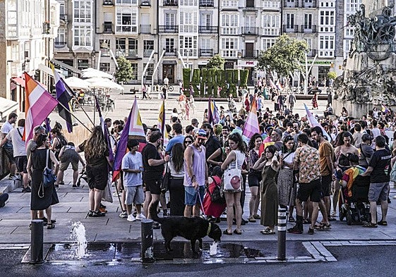 La manifestación de la tarde ha arrancado con retraso debido a la tórrida temperatura.