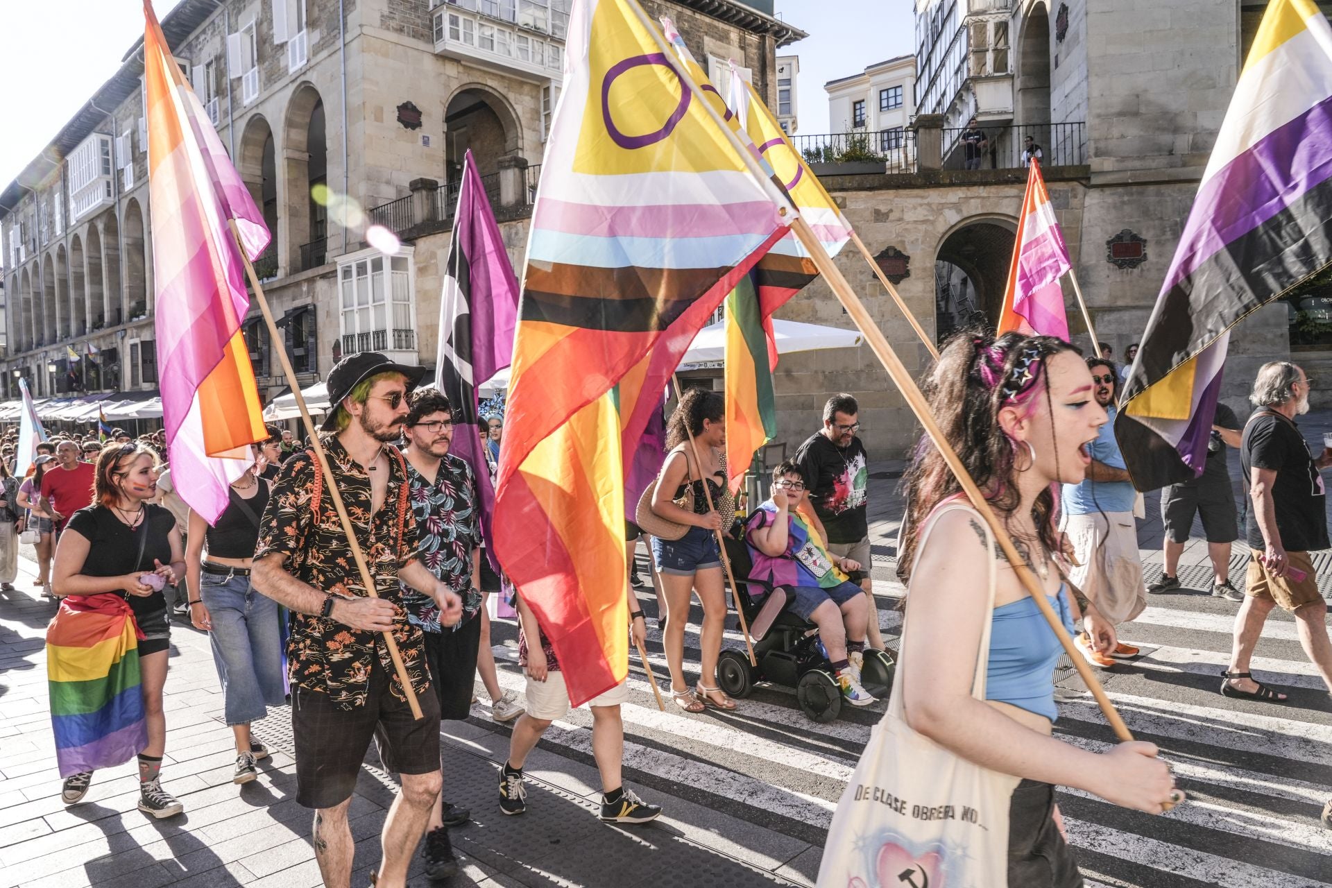 La marcha del orgullo toma el centro de Vitoria