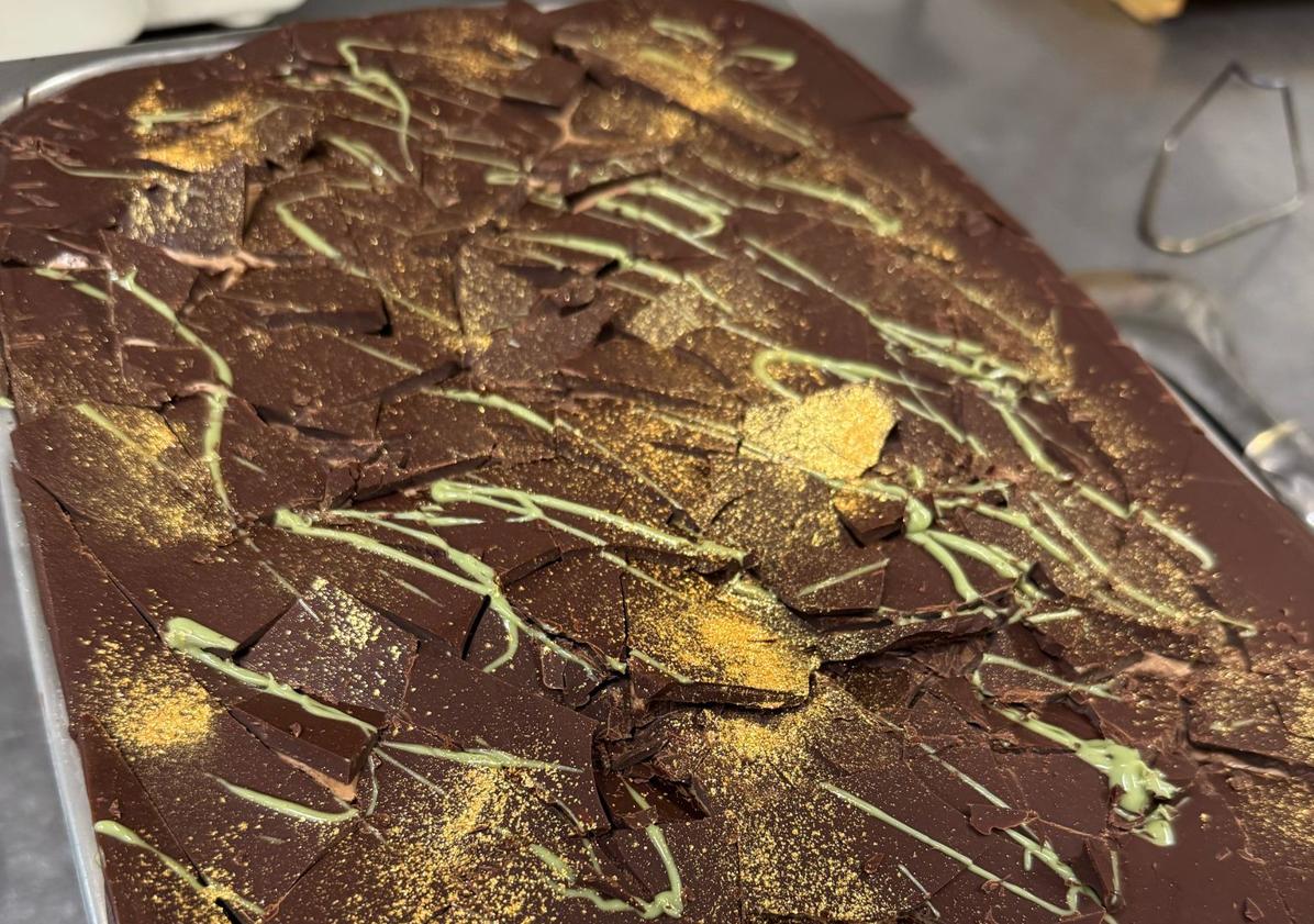 Imagen principal - Dubai, el chocolate viral, se hace helado en Euskadi