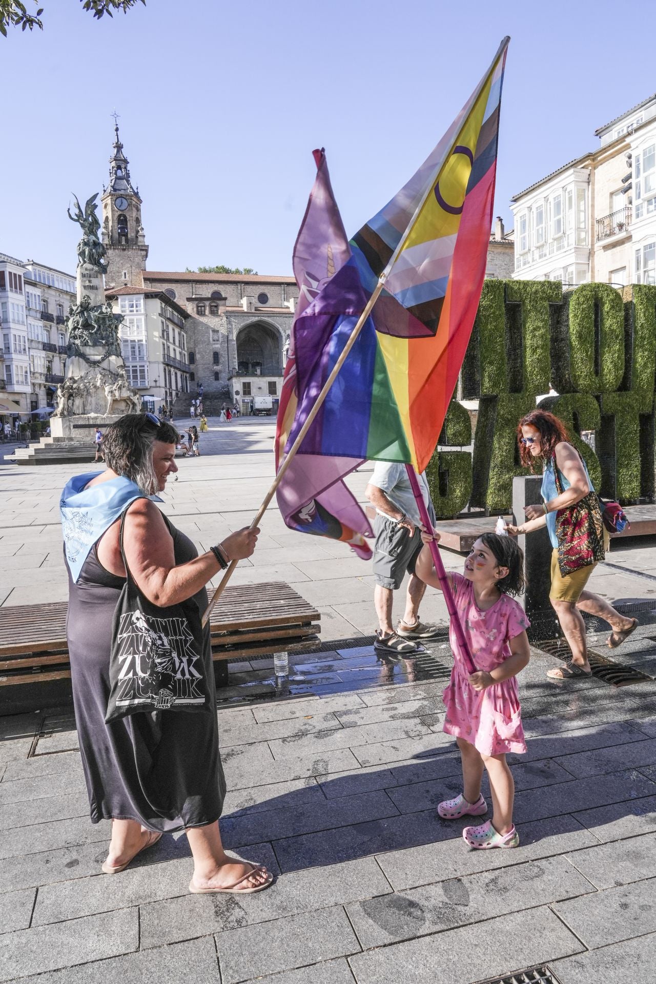 La marcha del orgullo toma el centro de Vitoria