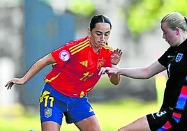 Agote, en la imagen ante Inglaterra, anotó tres goles en el torneo, uno de ellos en el partido por el oro.