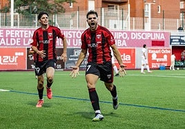 Urko Collado, renovado por el Arenas, celebra un gol durante esta temporada.
