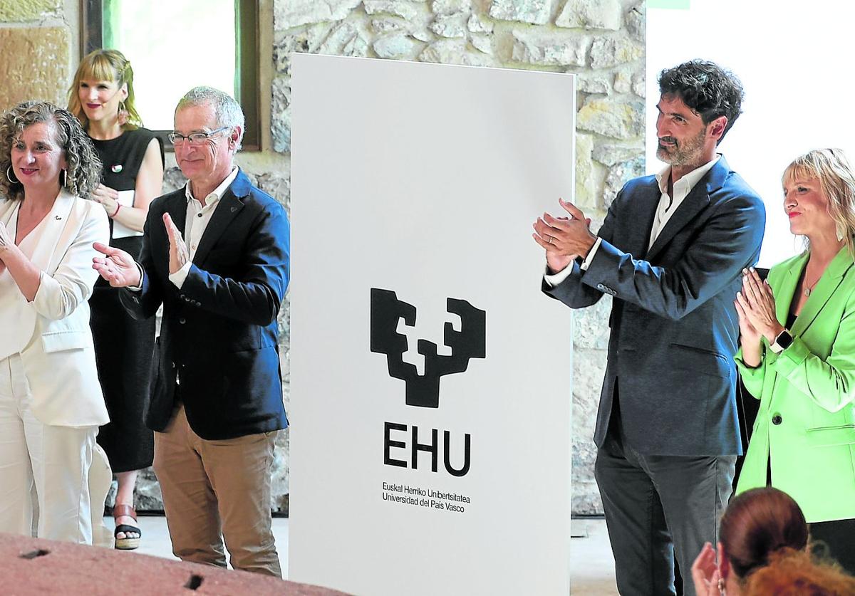 De izquierda a derecha, Juana Goizueta, Joxerramon Bengoetxea, Mikel Chillida y Estitxu Garai.