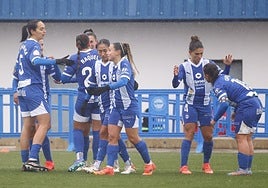 Las Gloriosas se abrazan para celebrar un partido de la pasada temporada.