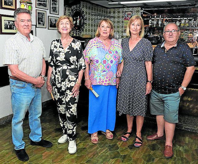 Ángel Silveiro, Mari Juli Bretón, Mari Carmen López, Begoña Aguirre y Carlos Holgado.