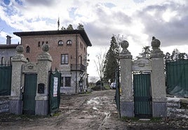 En el inmueble, propiedad de la Diputación hasta 2019, se proyectaba una residencia y una academia.