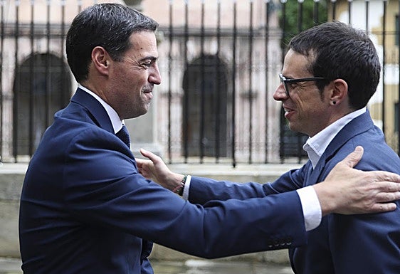 Pradales saluda a Pello Otxandiano